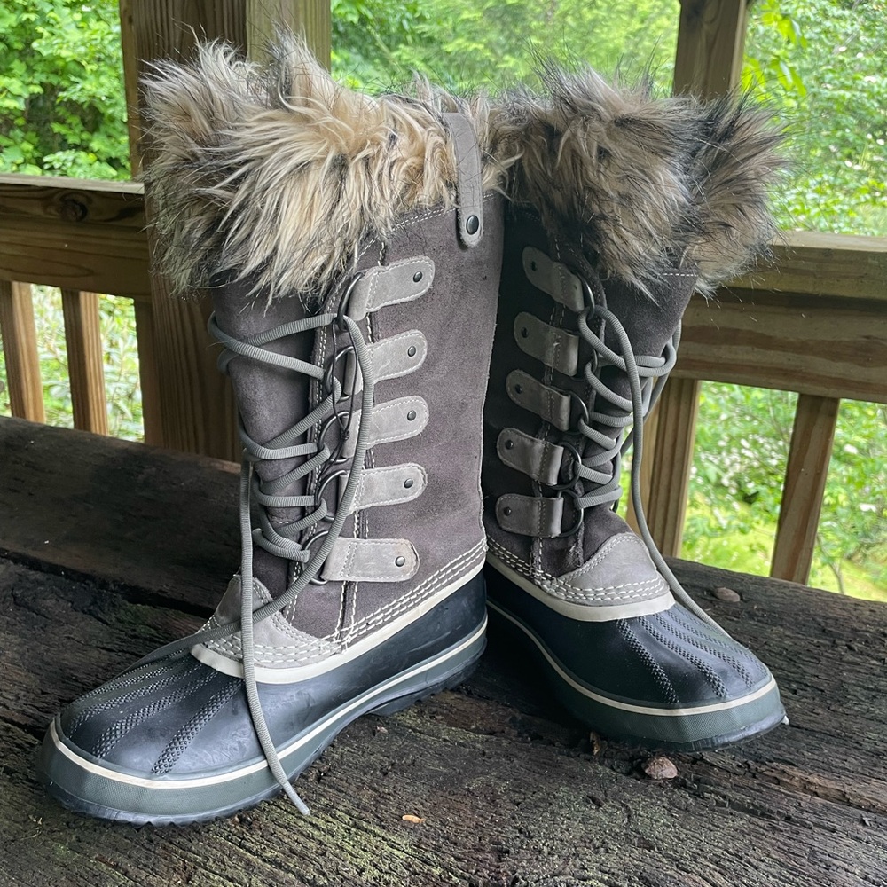 Sorel Joan of Arctic Black and Gray Winter Boots with Faux Fur Trim
